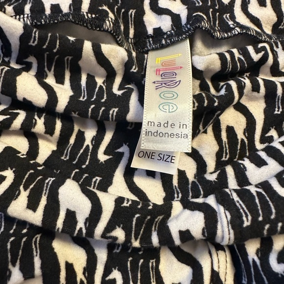 Giraffe Lularoe leggings - Picture 2 of 2